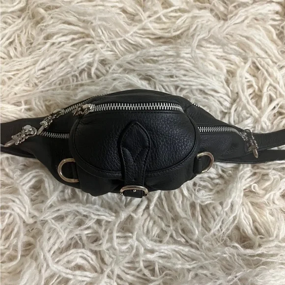 【美品】Chrome Hearts Snat Back ミニ レザー ショルダーバッグ Chrome Hearts | Bags | Chrome Hearts Mini Snat Pack Black